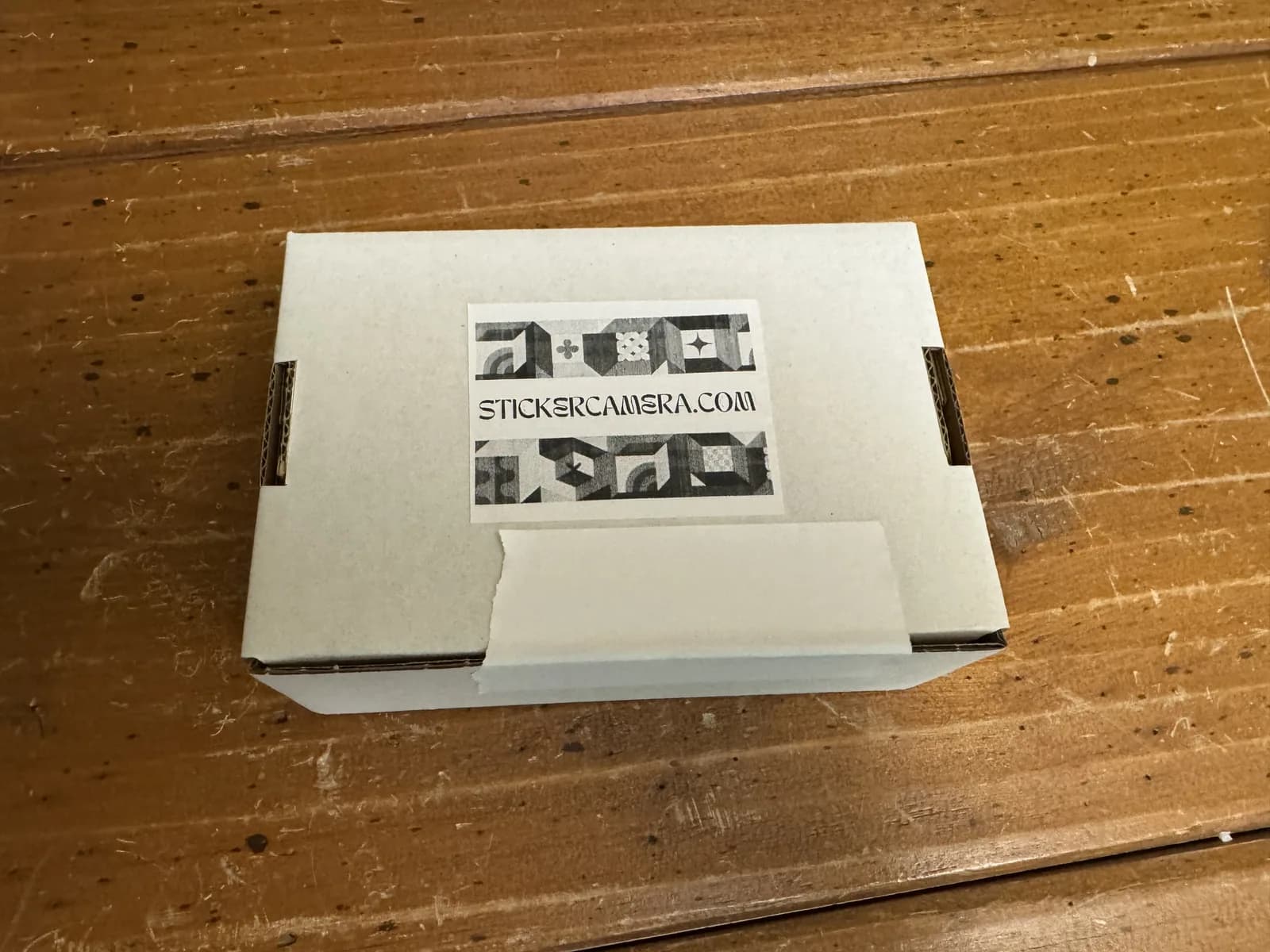 Small package personalized with a geometric black-and-white label